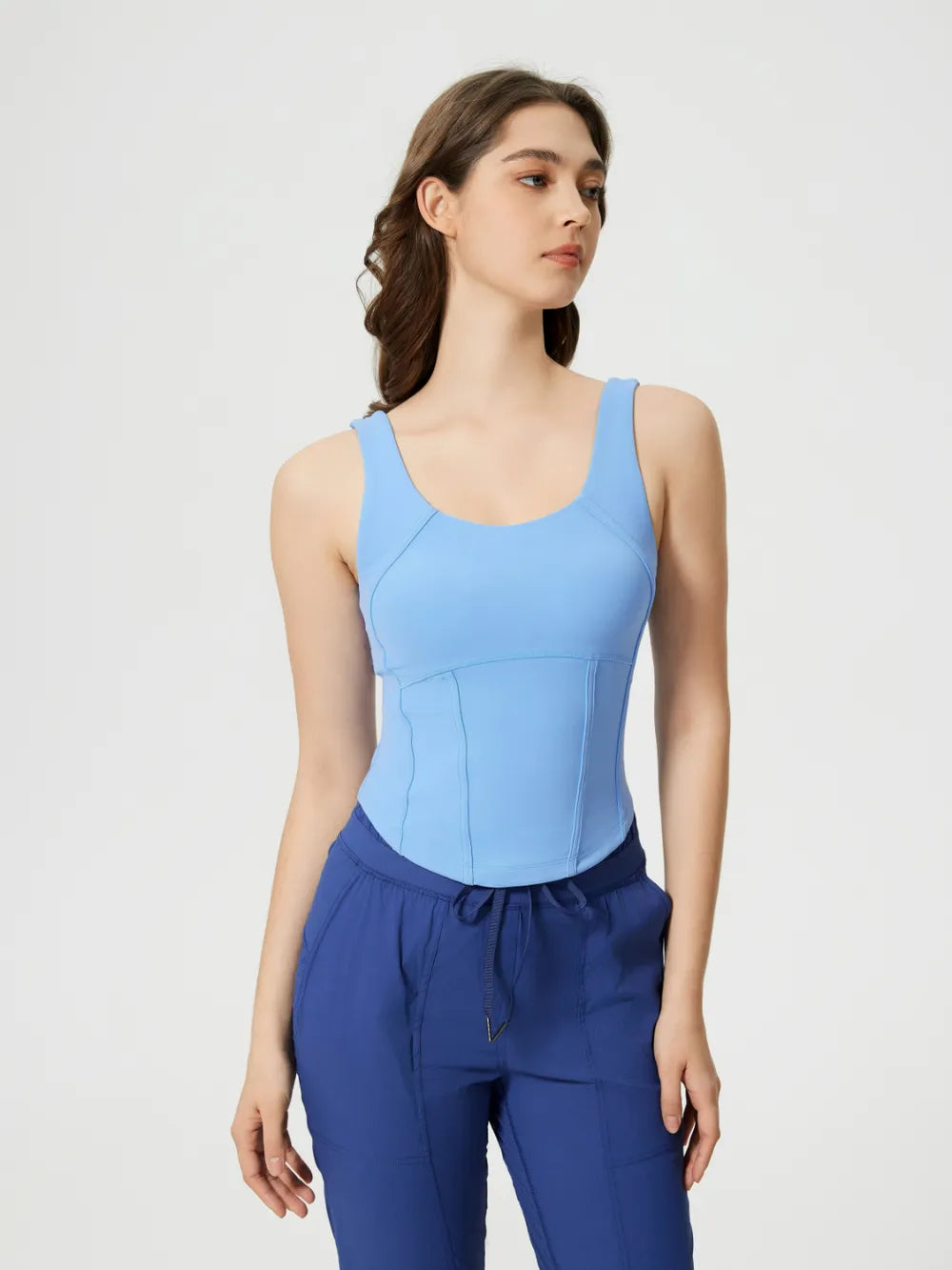 Short slim fit and slimming sports vest for women with chest cushion beautiful back sleeveless fitness yoga suit