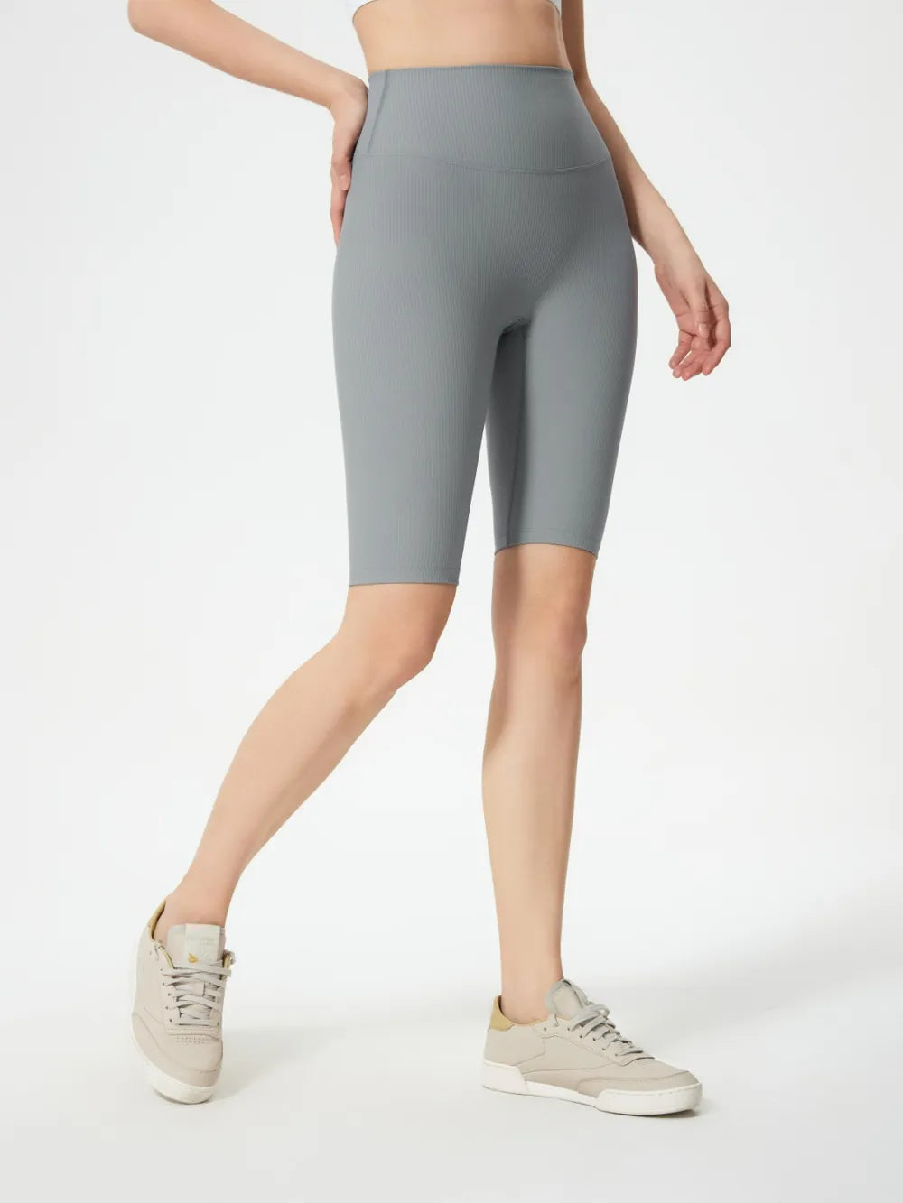 Fitness cropped pants with high waist hip lifting pleating sports yoga shorts for women
